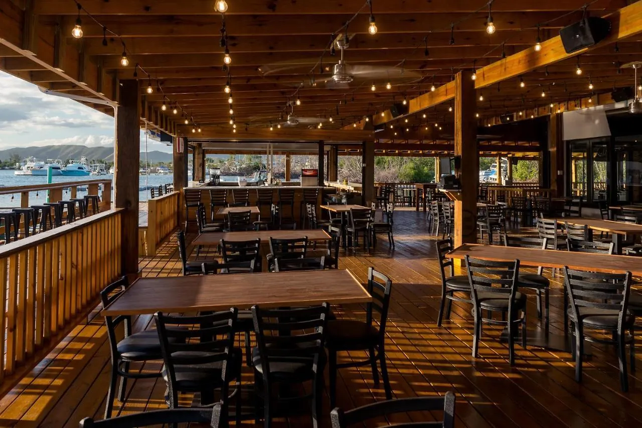 Full Moon Hotel & Restaurant Salinas